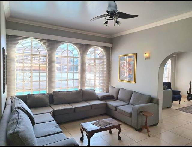 4 BEDROOM HOUSE FOR SALE IN FLAMWOOD